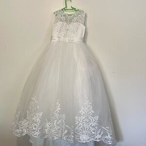 White Lace Bodice Tulle Flower Girl Dress